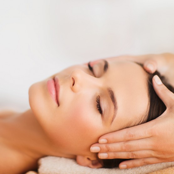 Massage Énergisant du cuir chevelu Massage Énergisant du cuir chevelu